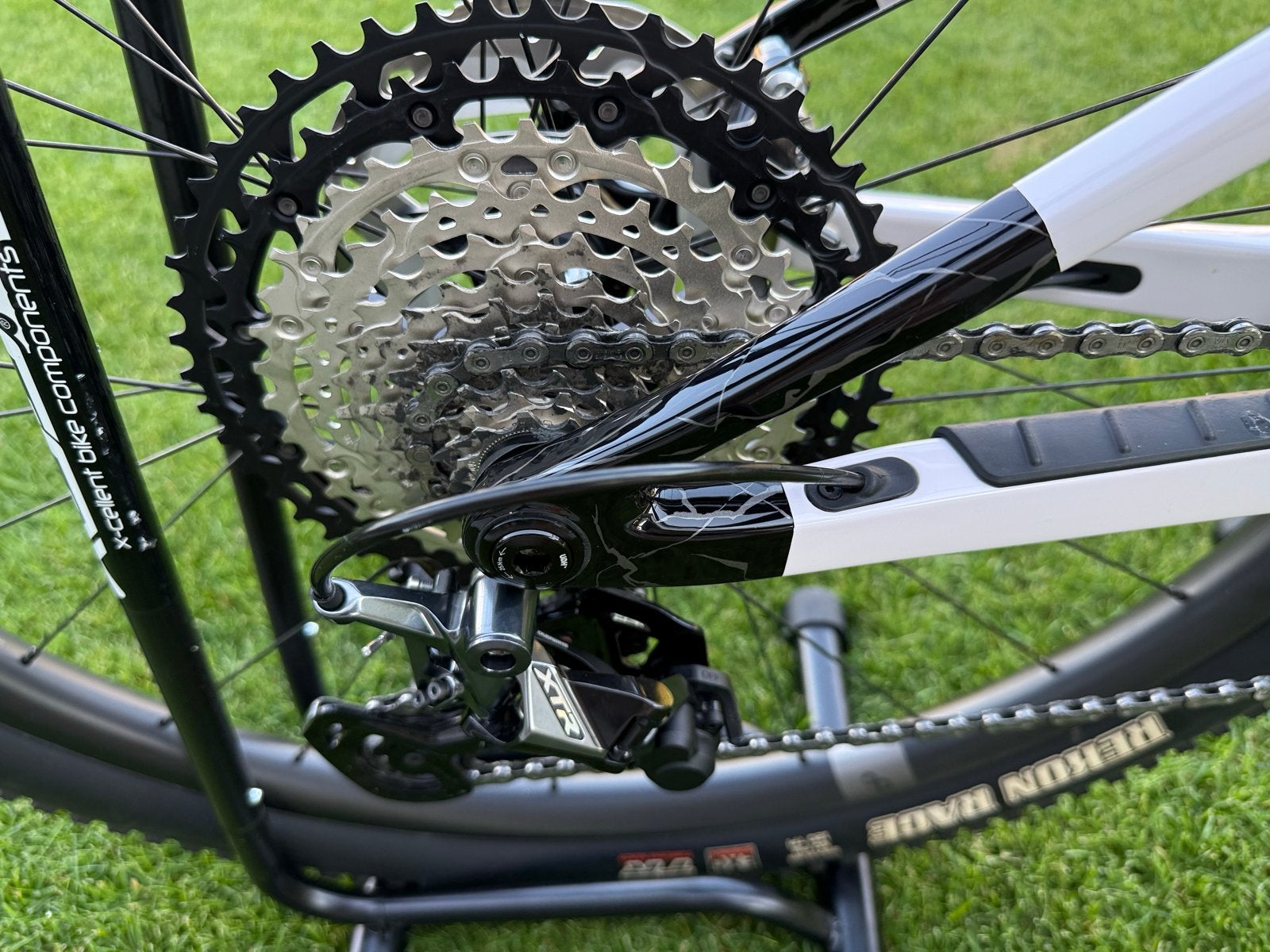 Foto 10 van Orbea Oiz M-Pro Full Carbon Mountainbike - Zo goed als nieuw