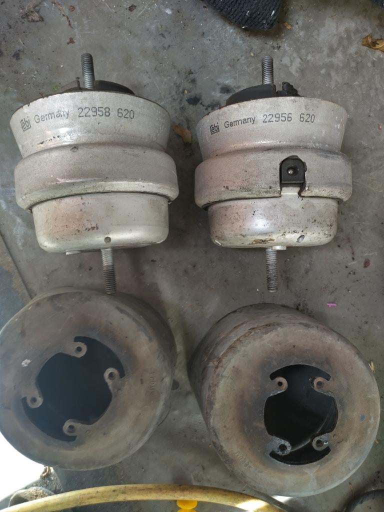 Setje motorsteunen Audi A4 B6 & B7 benzine 1.8t 2.0 2.4 3.0, Auto-onderdelen, Ophalen of Verzenden, Gebruikt, Audi