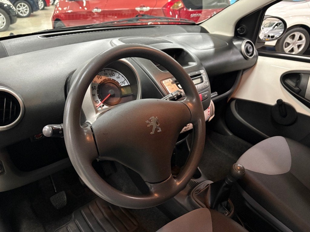 Foto 10 van Peugeot 107 1.0 Airco 5 Deurs apk 7-27 NL auto NAP
