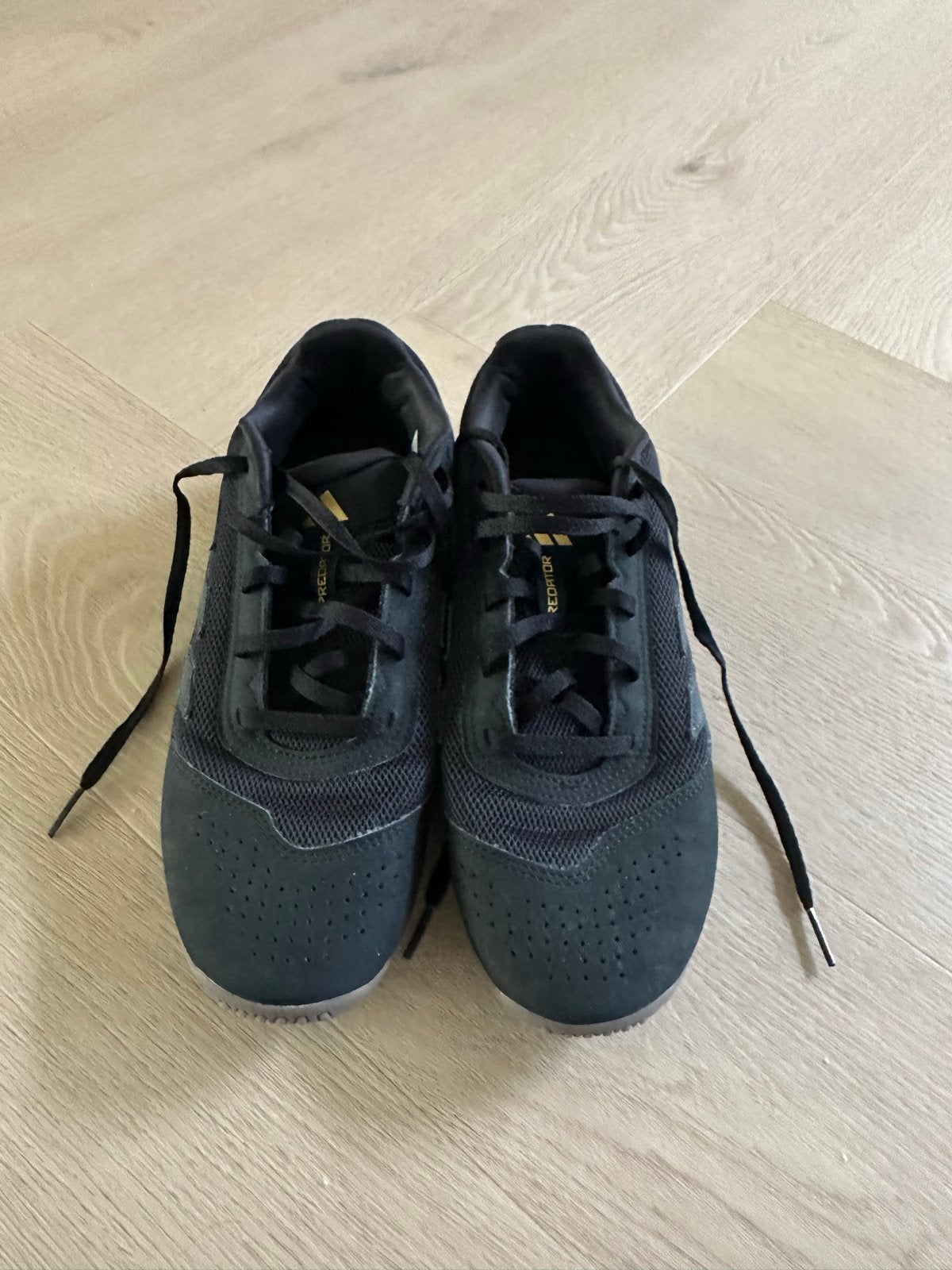 Adidas Predator Sportschoenen - Maat 42 non marking, Ophalen of Verzenden, Gedragen, Zwart, Sneakers of Gympen