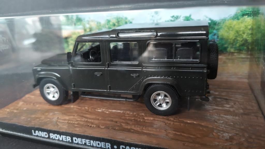 Land Rover Defender 007 Casino Royale 1:43 James Bond Pol, Hobby en Vrije tijd, Modelauto's | 1:43, Overige merken, Auto, Verzenden
