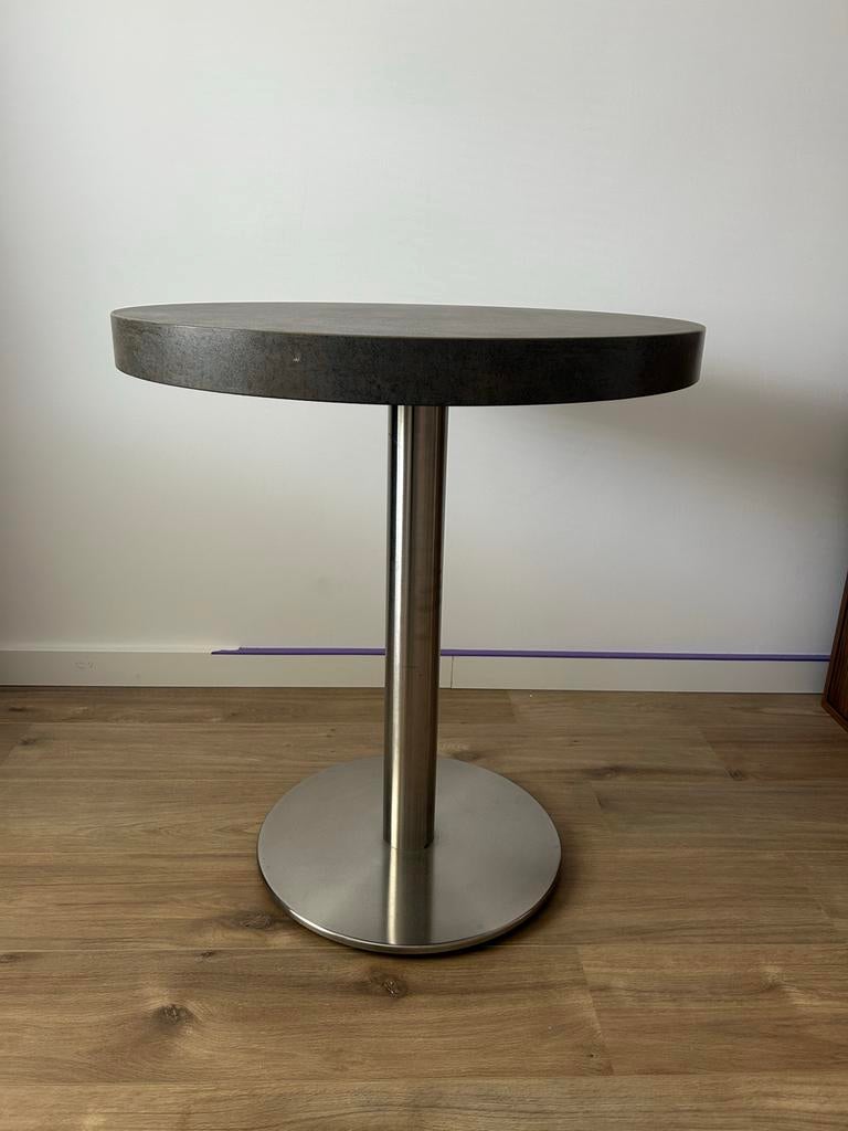 Ronde tafel met metalen onderstel, Ophalen, Zo goed als nieuw