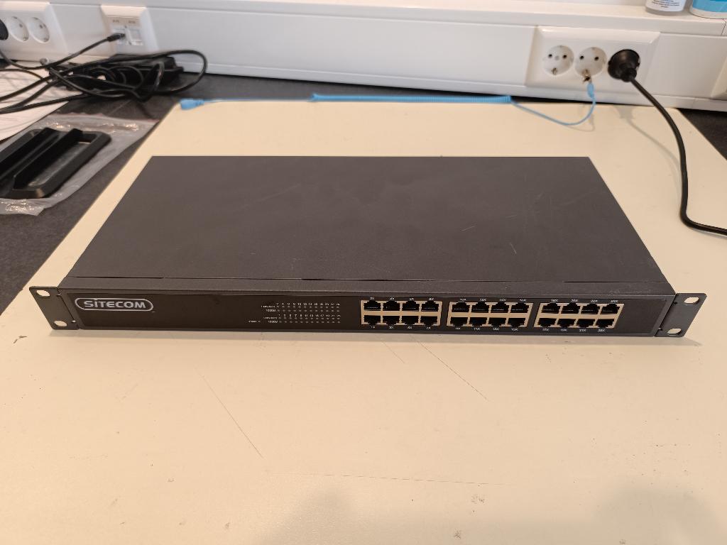 Sitecom LN-143B 24-port Switch, Ophalen, Gebruikt