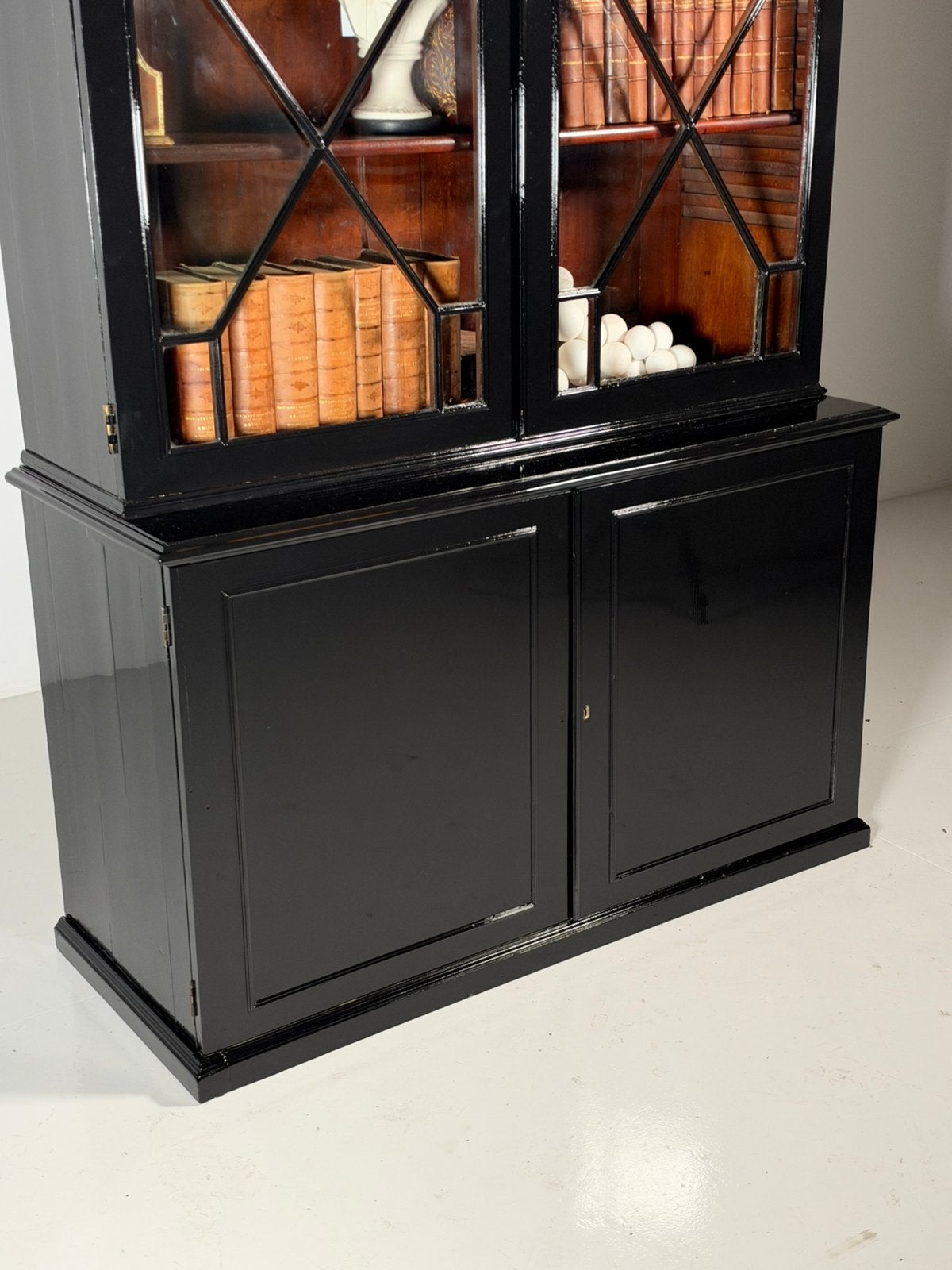 Engelse boekenkast ca. 1880 antiek zwart, Antiek en Kunst, Ophalen of Verzenden