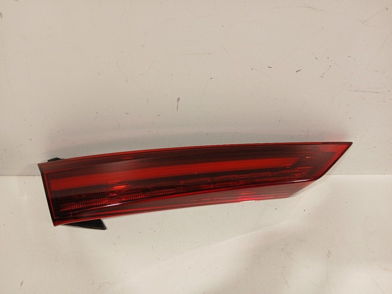 Achterlicht kofferdeksel achterklep links Volvo S60, Onderdelen@venauto.nl, Van der Ven Autorecycling B.V., Gebruikt, Ettenseweg 76, 4706 PB Roosendaal, The Netherlands