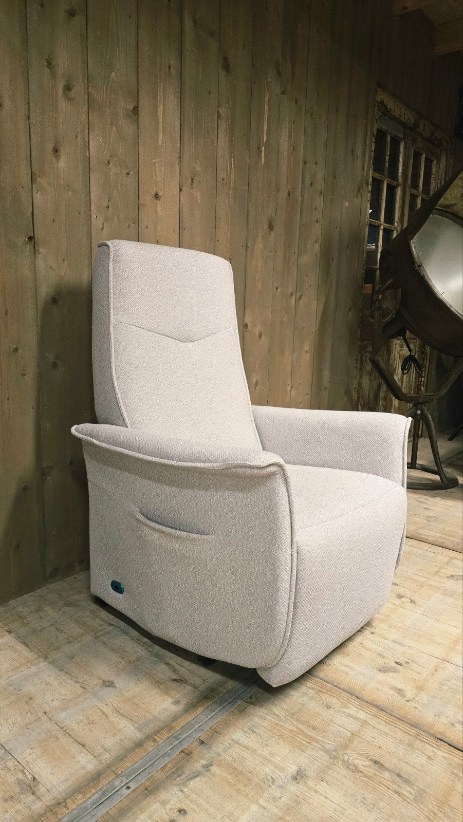 Mooie Witte Relax opsta Fauteuil batterij Direct leverbaar, Hout, Minder dan 75 cm, Nieuw, Ophalen of Verzenden