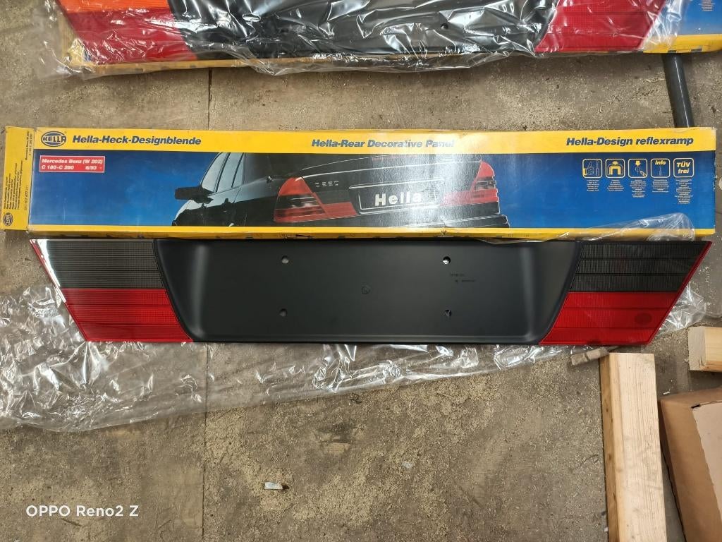 Heckblende / Reflectorplaat Hella Mercedes W202 nieuw, Achterklep, Mercedes-Benz, Nieuw, Ophalen of Verzenden