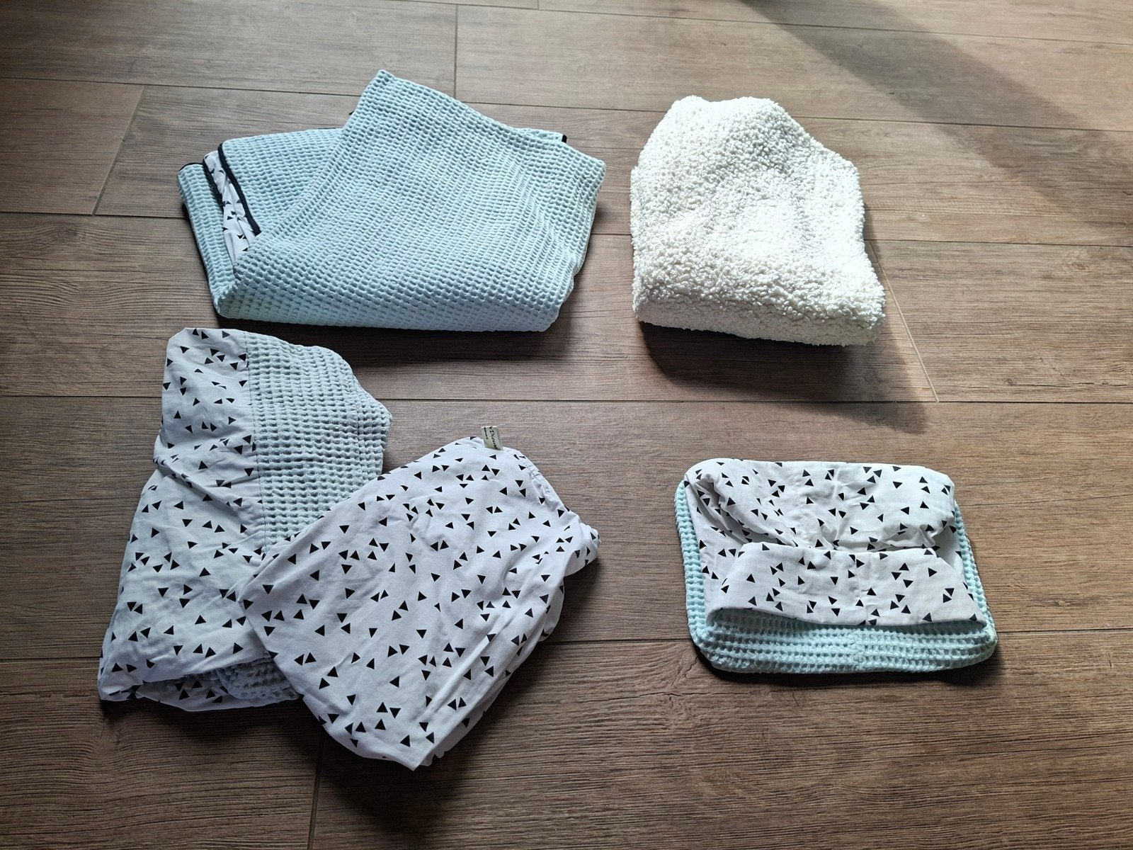 Dekentje ledikant + extra deken + 2x verschoonhoezen + bakje, Kinderen en Baby's, Dekens, Slaapzakjes en Inbakerproducten, Ophalen