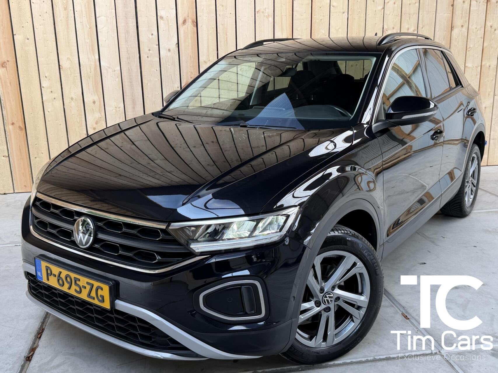 Volkswagen T-Roc 1.0 TSI Life 75 Edition Apple CarPlay/Andro, Auto's, Voorwielaandrijving, Gebruikt, Euro 6, Zwart
