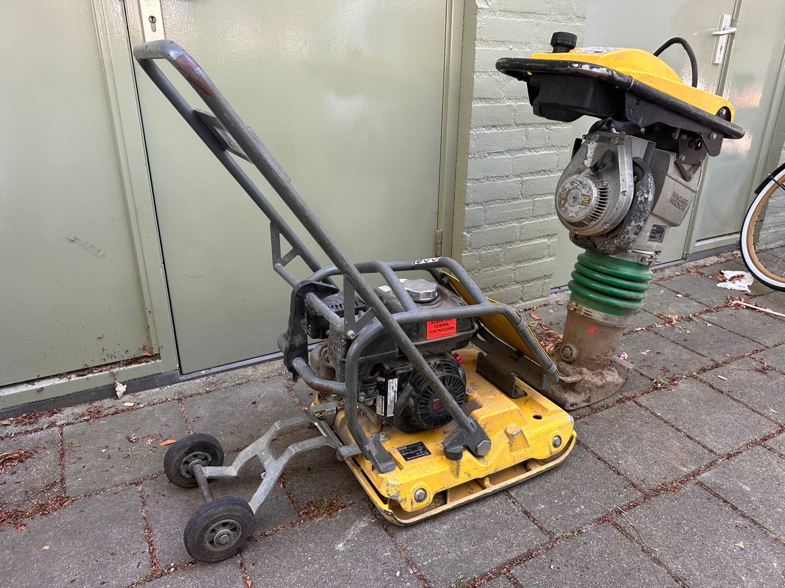 Te huur Wacker trilplaat& Wacker stamper! 75 samen 40 los!, Ophalen, Gebruikt