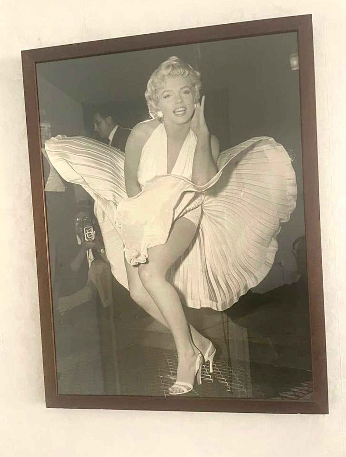 Marilyn Monroe in witte jurk 85 cm x 65 cm, Ophalen of Verzenden, 50 tot 75 cm, Foto of Poster