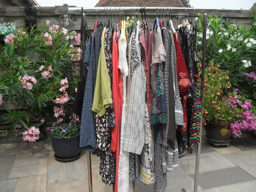 Kleding 25 stuks doos 1, voor merken, maten zie beschrijving, Kleding | Dames, Overige kleuren, Zo goed als nieuw, Onder de knie