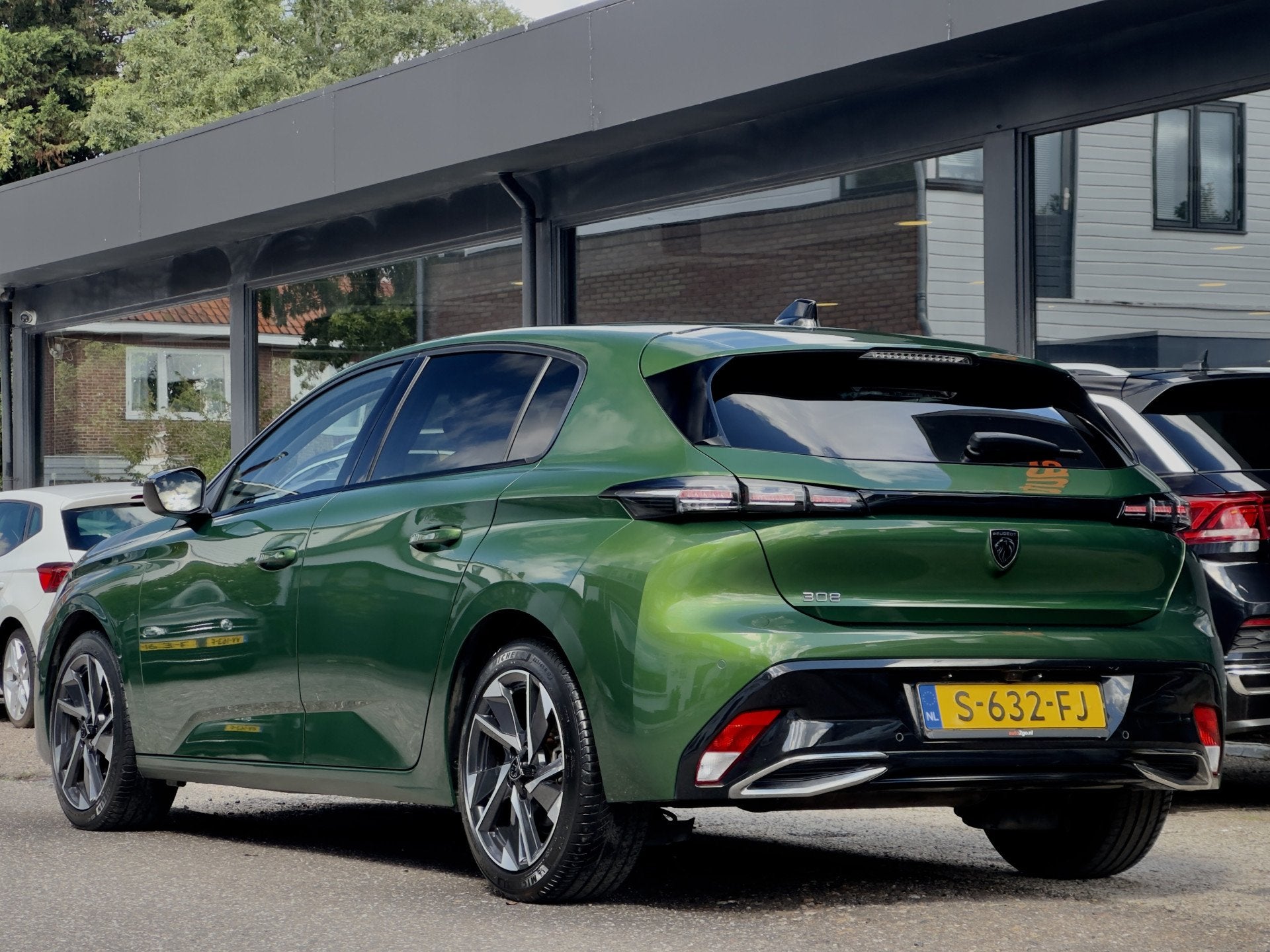 Peugeot 308 1.2 ALLURE PACK LEDER NAVI CAMERA DIGI-DASH APPL, Voorwielaandrijving, Dealer onderhouden, Gebruikt, Euro 6