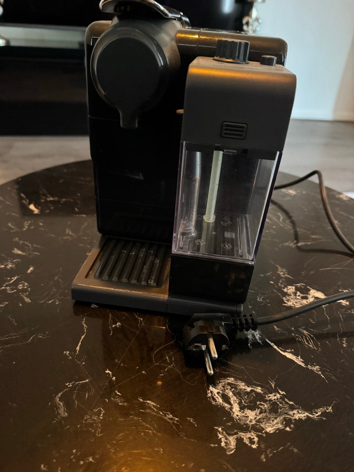 Nespresso DeLonghi koffiezetapparaat - Zo goed als nieuw
