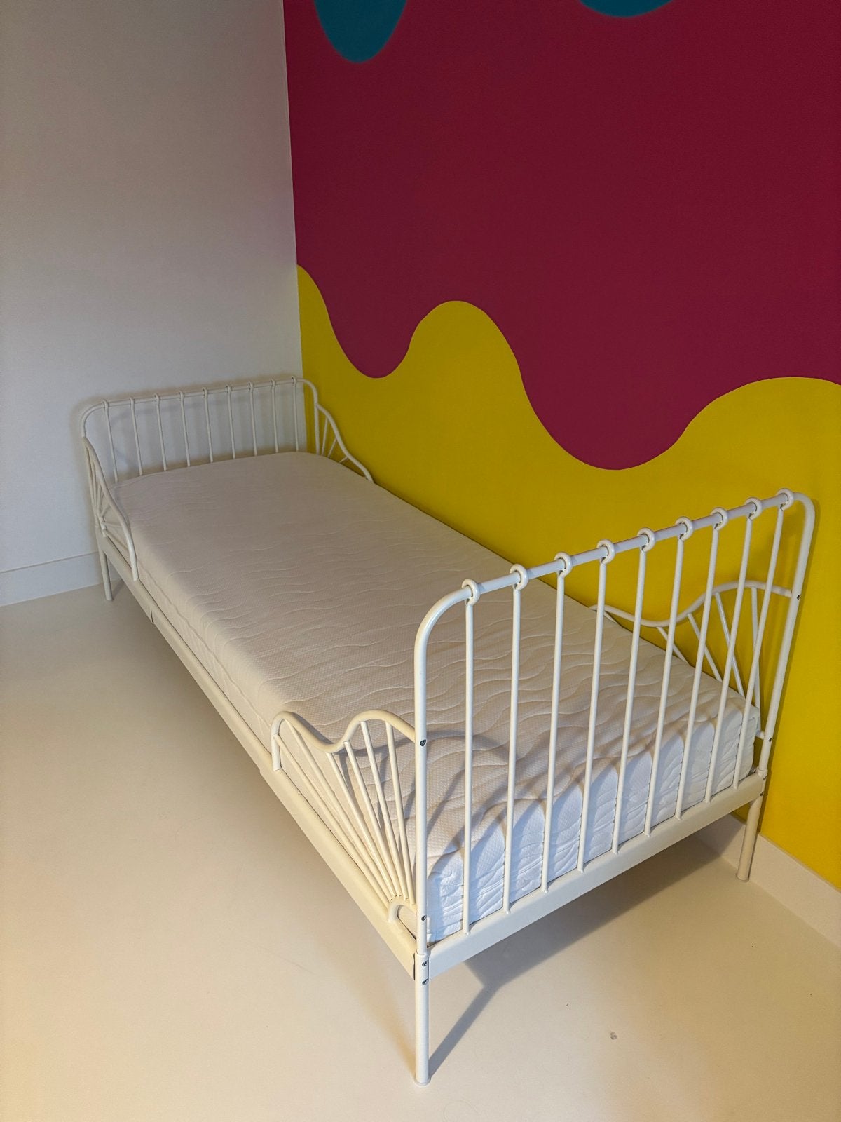 IKEA Minnen Meegroeibed, Huis en Inrichting, Slaapkamer | Bedden, Ophalen, Gebruikt, 90 cm, Eenpersoons