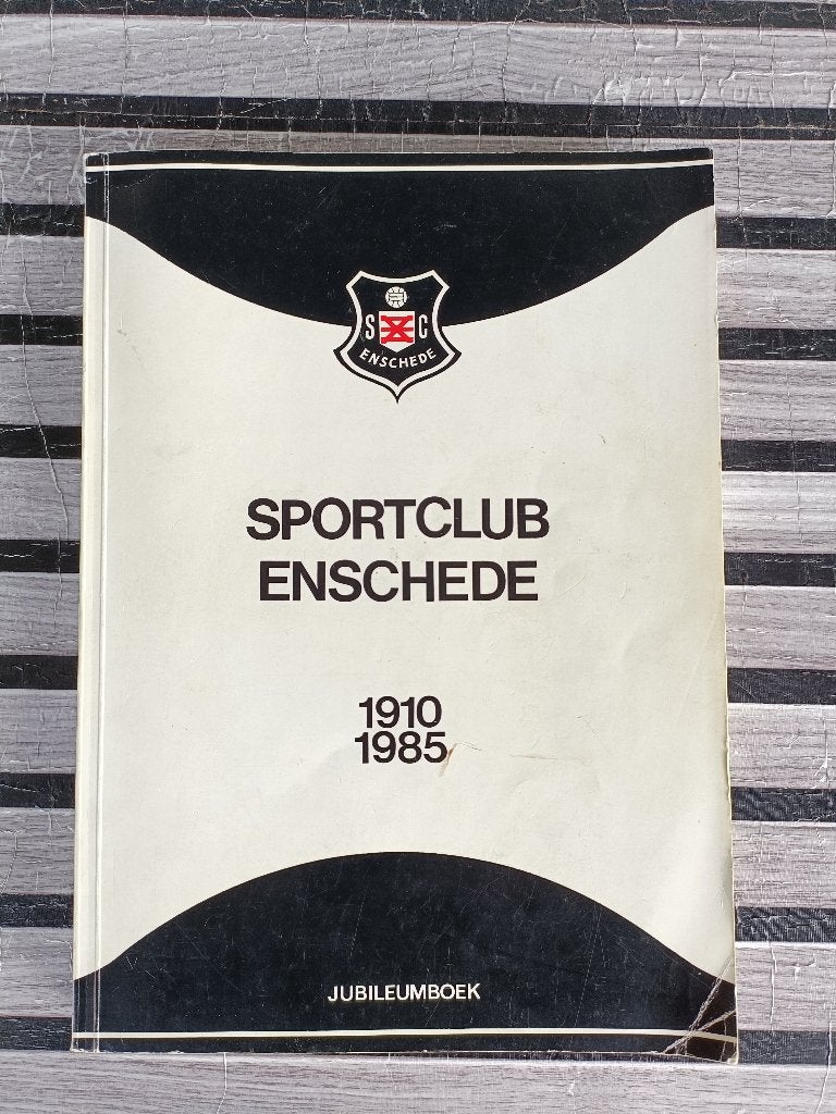 Jubileumboek Sportclub Enschede 1910-1985, Boeken, Gelezen, Ophalen of Verzenden, Balsport, Ab Gellekink