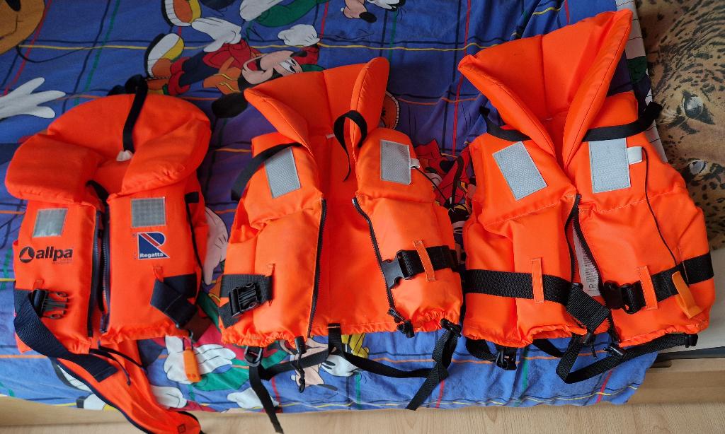 diverse zwemvesten en wettsuits te koop, Watersport en Boten, Watersportkleding, Zo goed als nieuw, Reddingsvest of Zwemvest, Dame of Heer