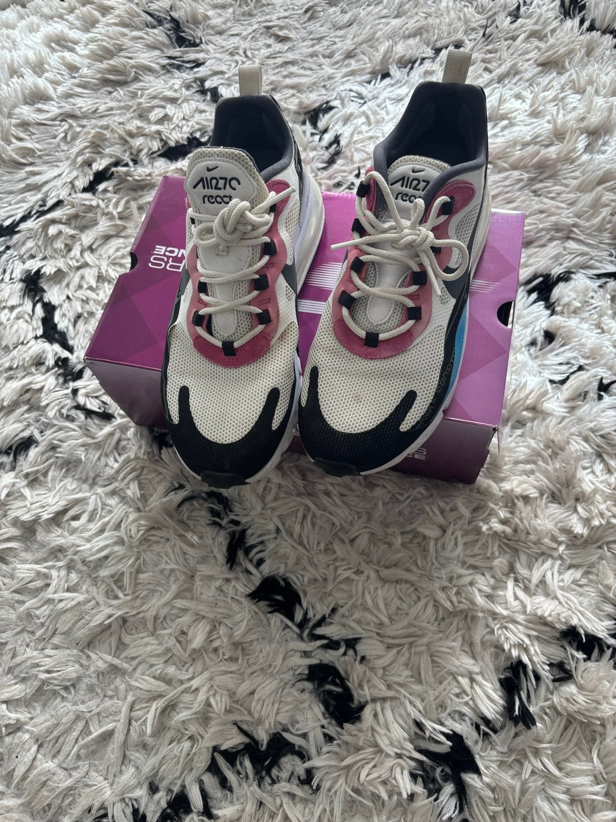 Nike Air Max 270 React sneakers maat 42, Kleding | Heren, Schoenen, Ophalen of Verzenden, Zo goed als nieuw, Overige kleuren, Sneakers of Gympen