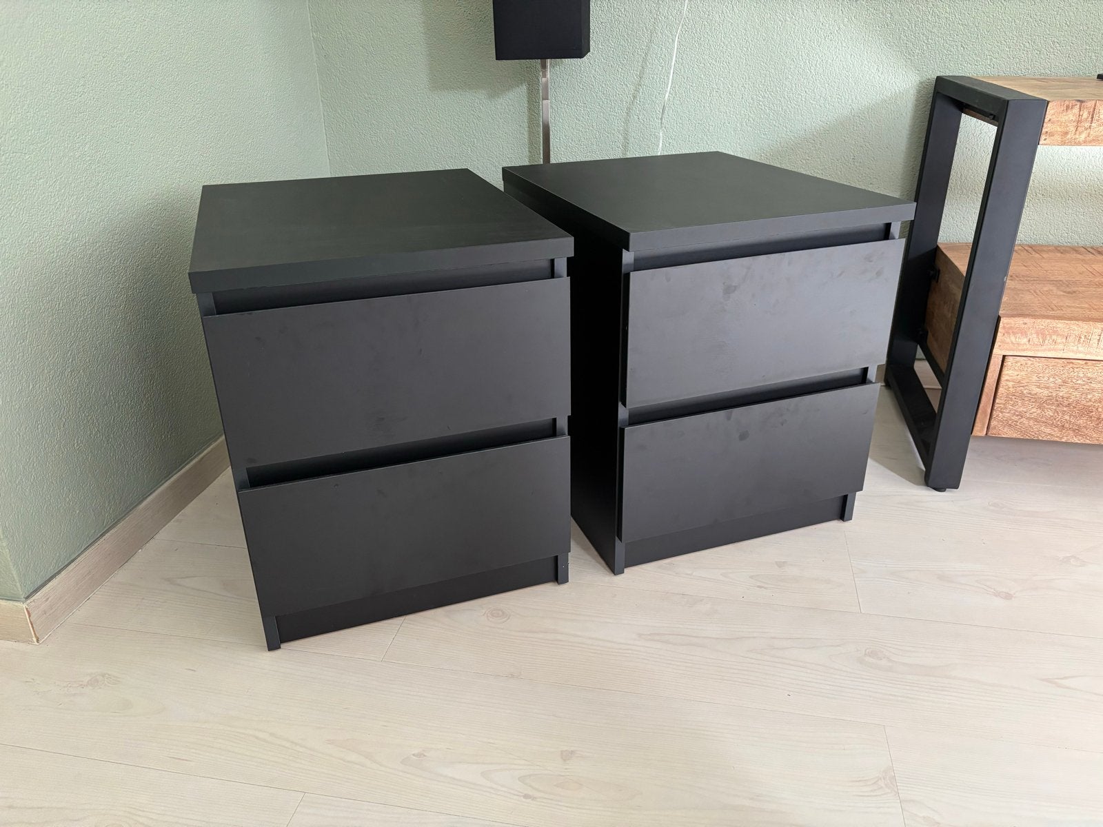 Set van 2 zwarte nachtkastjes met twee lades, Ophalen, Minder dan 45 cm, Zo goed als nieuw, Minder dan 55 cm