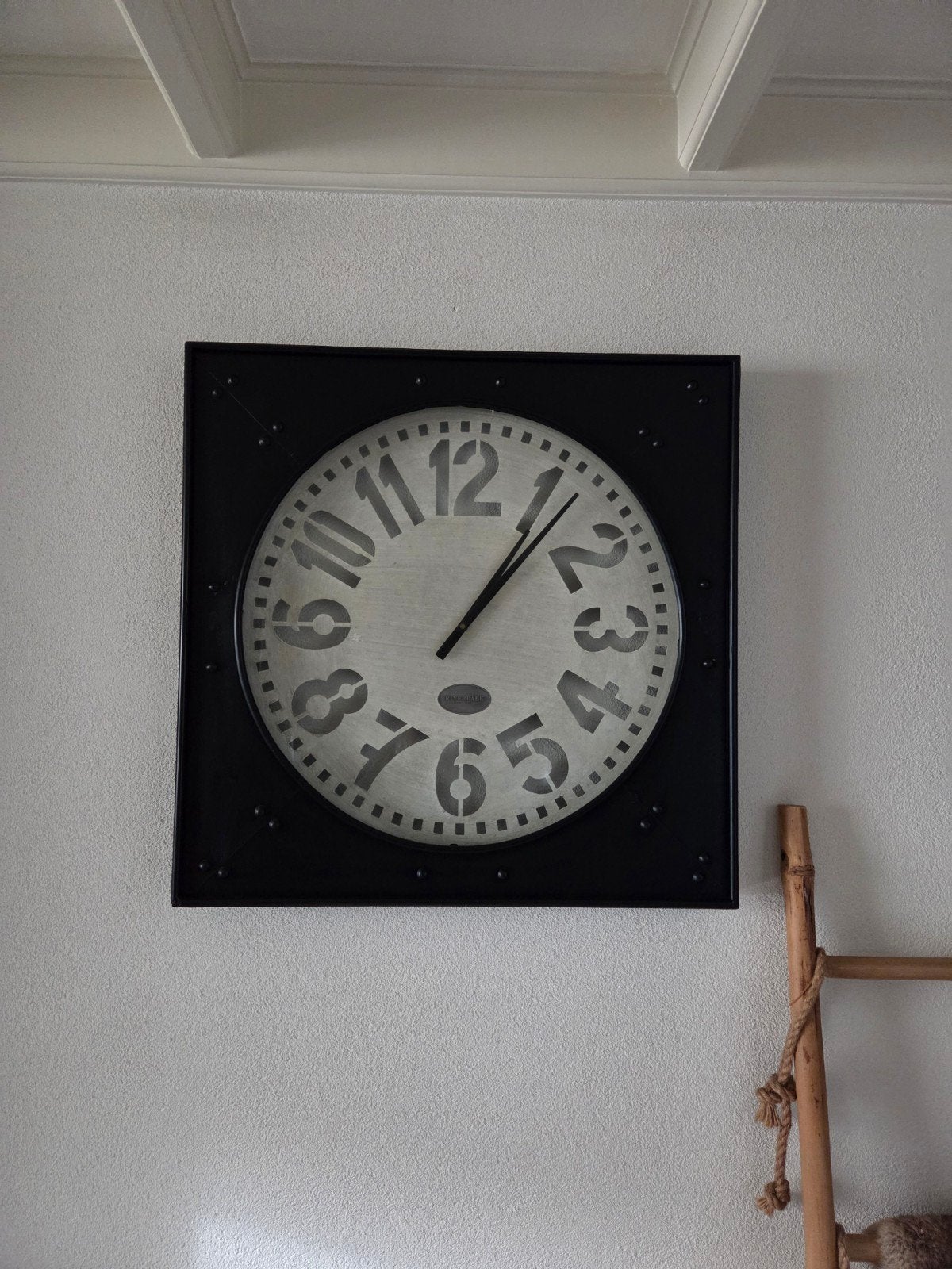 Riverdale wandklok 70x70 cm, Huis en Inrichting, Analoog, Ophalen of Verzenden, Industrieel, Zwart