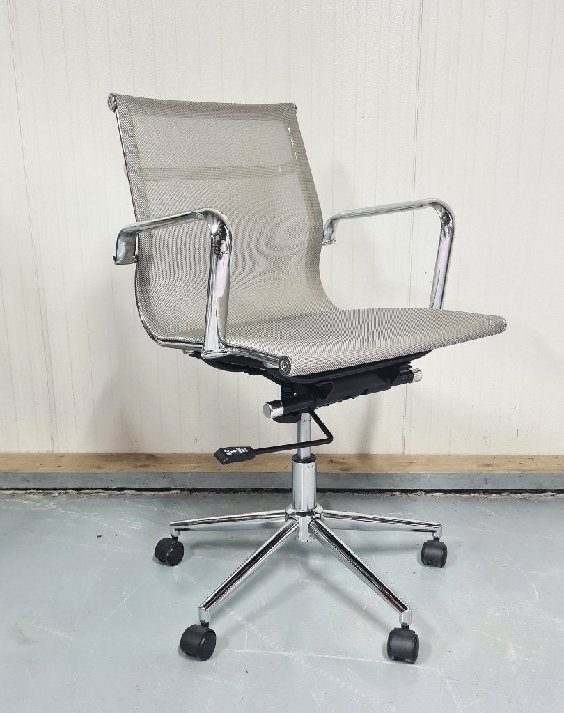 4x ZGAN Eames EA117 replica stoelen netwave/chroom