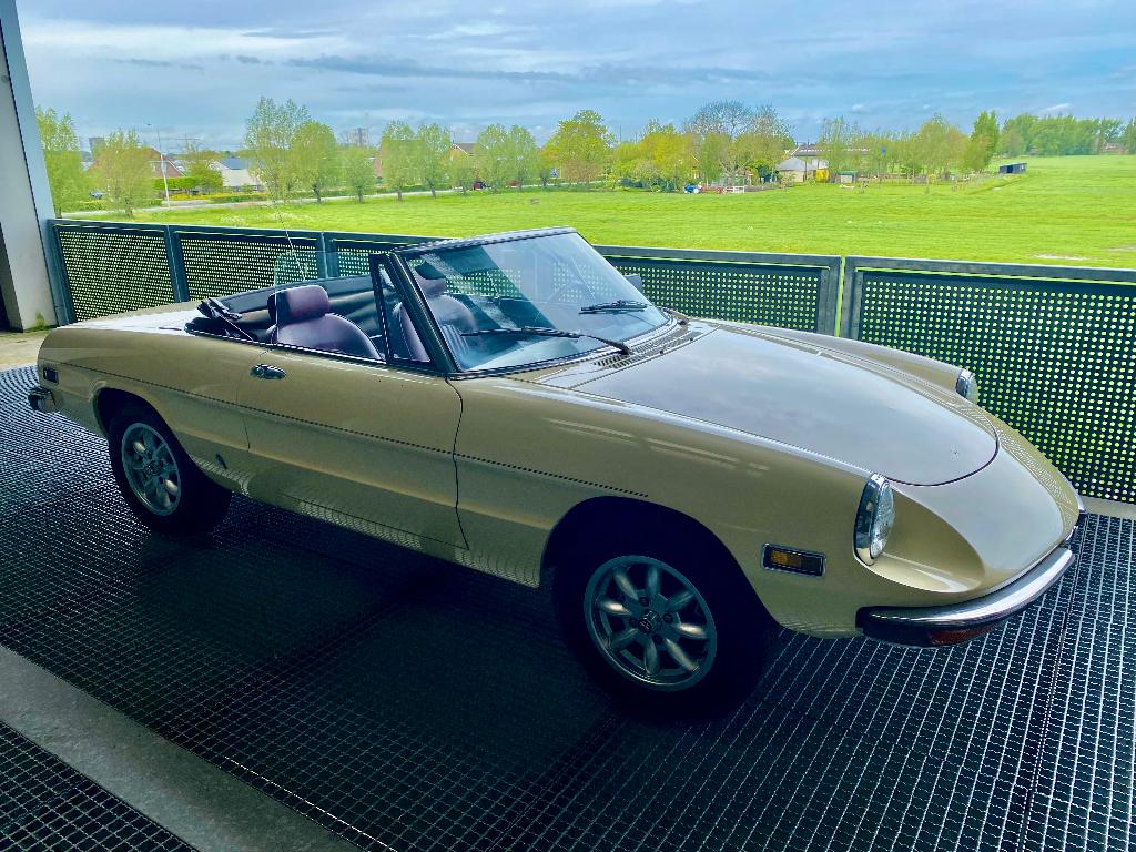 Alfa Romeo Spider 1976 wegenbelastingvrij, moet weg, bied, Auto's, Oldtimers, Cabriolet, Particulier, Alfa Romeo, Te koop