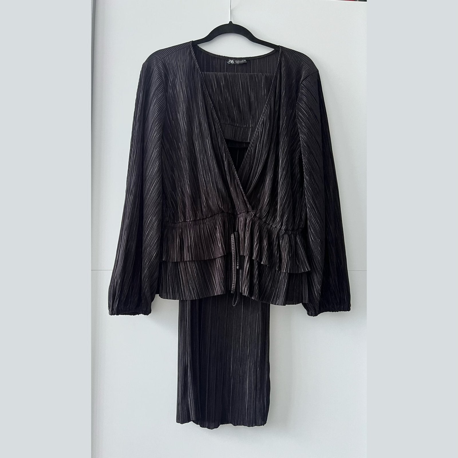 Zara zwarte geplisseerde set - maat L, Kostuum of Pak, Zwart, Maat 42/44 (L), Ophalen of Verzenden