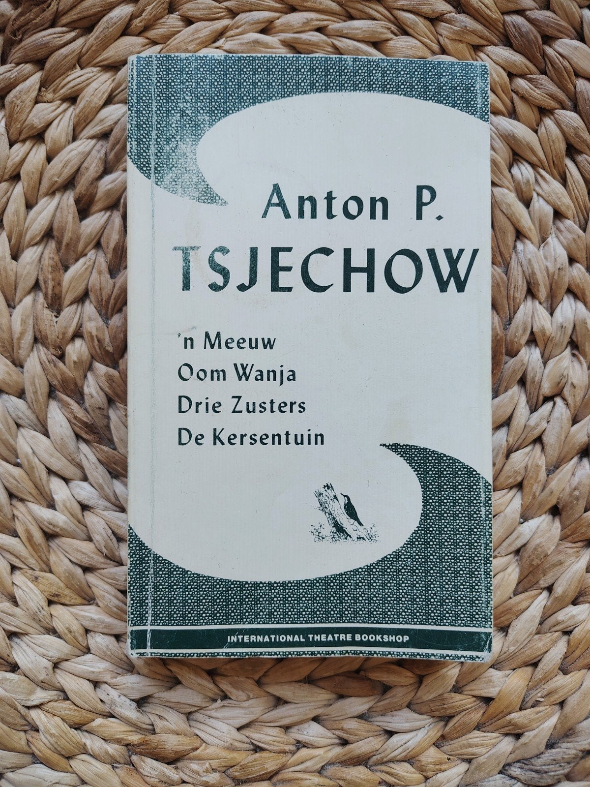Anton P. Tsjechow - 'n Meeuw/Oom Wanja/3 Zusters/Kersentuin, Ophalen of Verzenden, Gelezen
