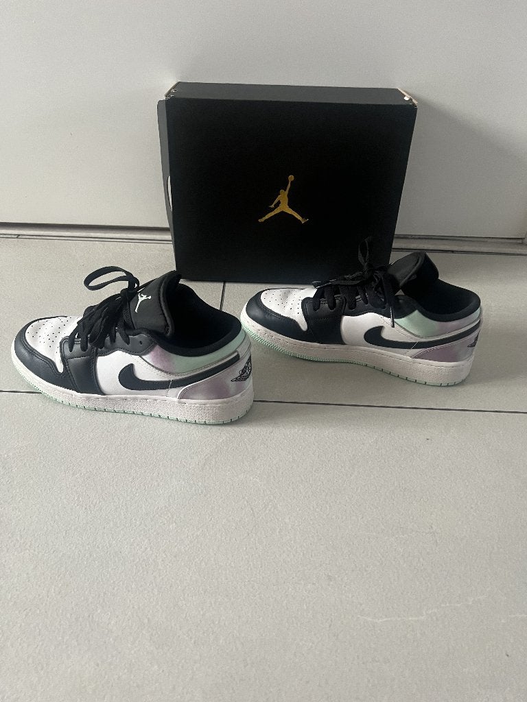 Air Jordan 1 low SE(gs) sneakers- white/mint/black maat 37,5, Zwart, Nike, Ophalen of Verzenden, Sneakers of Gympen