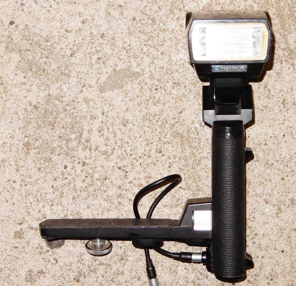 Olympus Quick Auto 310 flitser met bounce grip, Ophalen of Verzenden, Gebruikt, Olympus, Kantelbaar