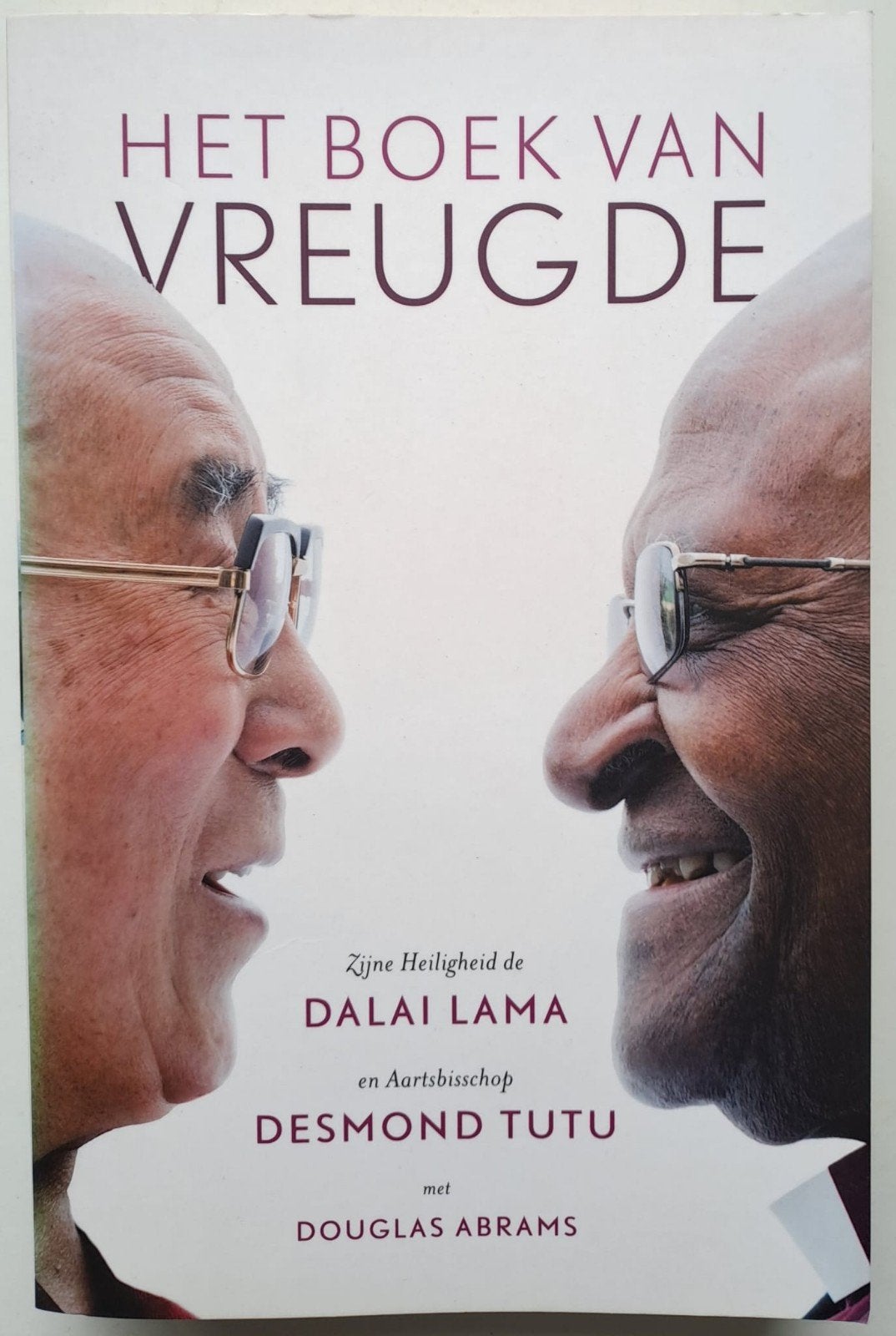 Het Boek van Vreugde - Dalai Lama & Desmond Tutu, Boeken, Gelezen, Achtergrond en Informatie, Spiritualiteit algemeen, Verzenden