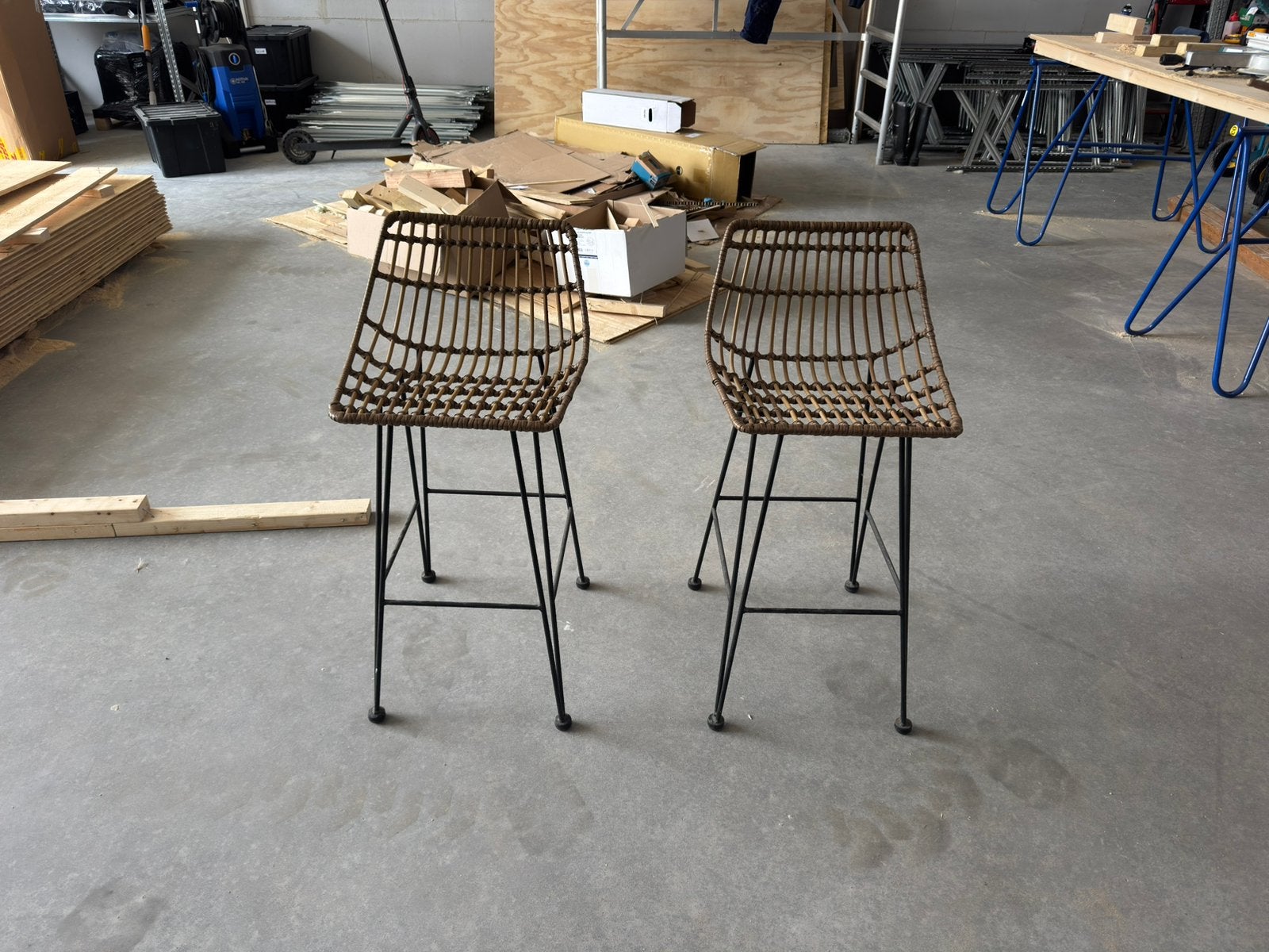 2x rieten barkruk, 2 krukken, Ophalen of Verzenden, Zo goed als nieuw, 60 tot 90 cm