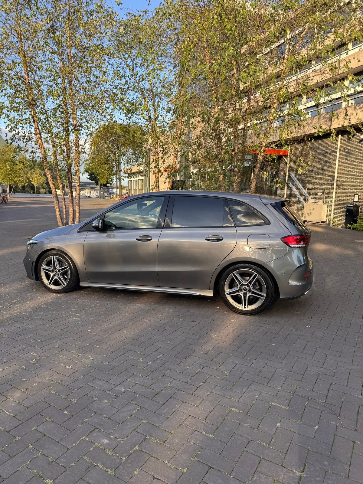 Mercedes B-Klasse Automaat | 2019 | 130.000 km | Zeer net, Dealer onderhouden, 136 pk, Zwart, 4 cilinders