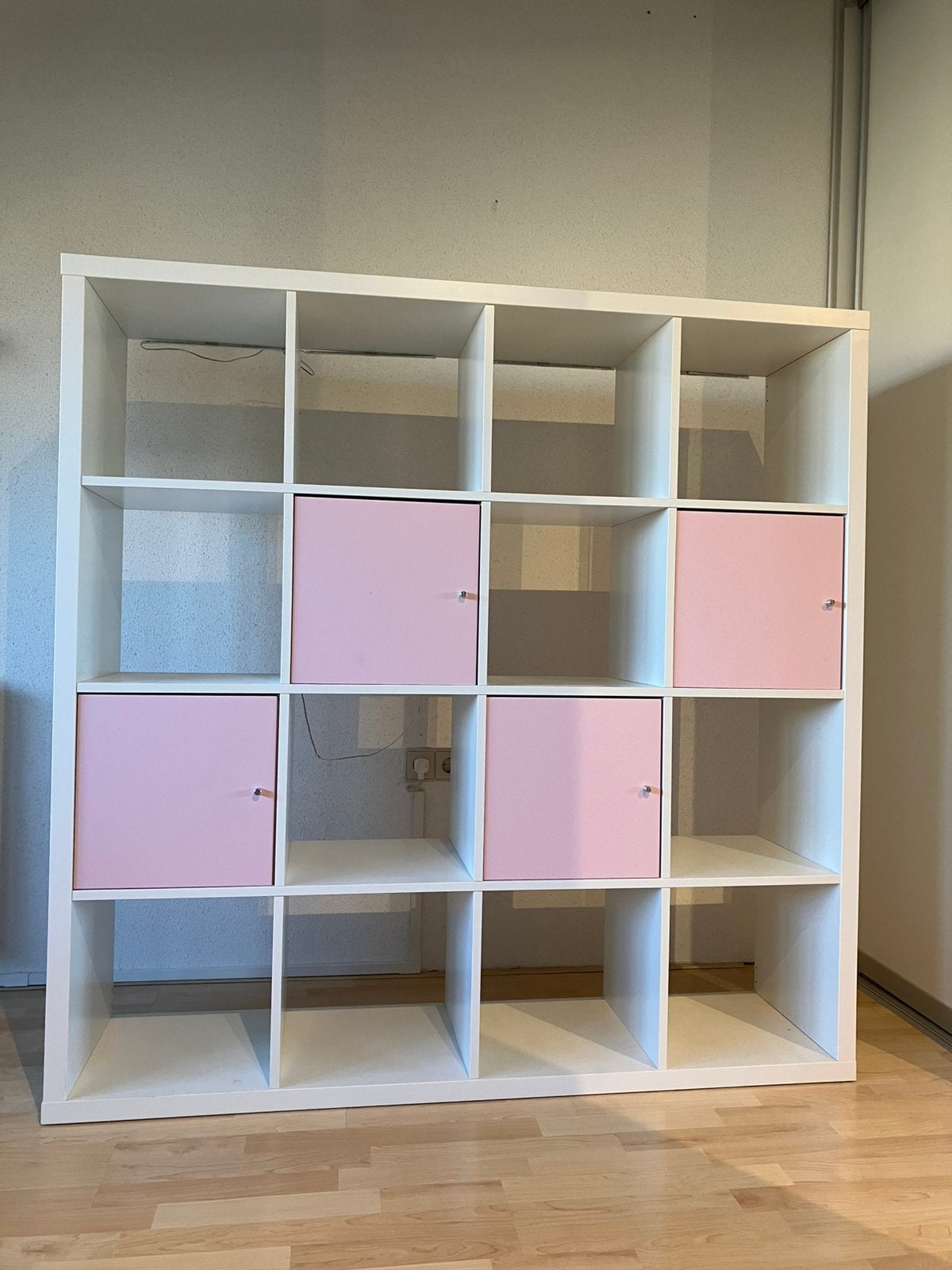 Ikea Kallax kast, 16 vakken (met verlichting), Ophalen, 150 tot 200 cm, Zo goed als nieuw, 150 tot 200 cm