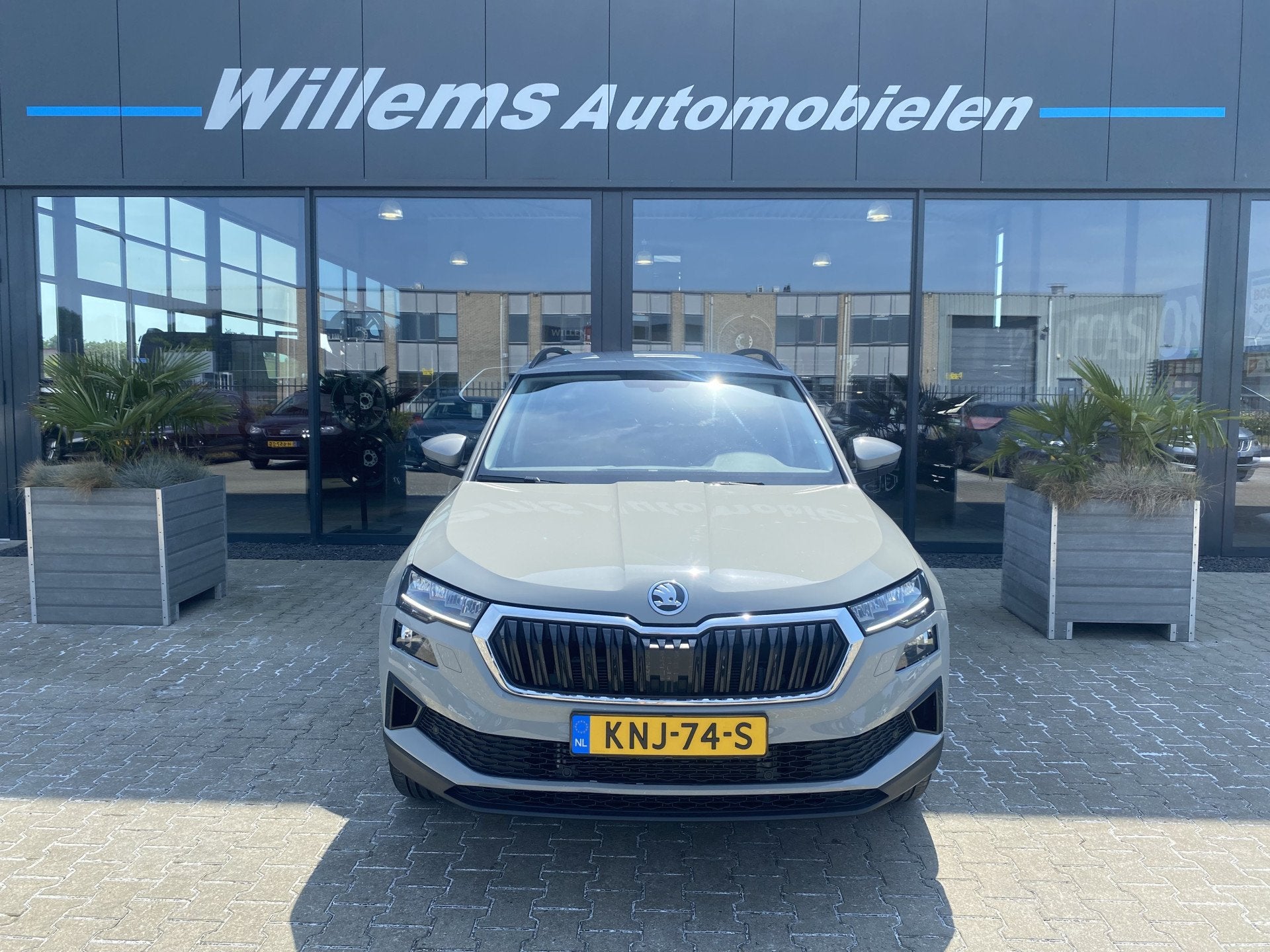 Skoda Karoq 1.5 TSI ACT Business Edition Plus Trekhaak Wegkl, Auto's, Stof, 4 cilinders, Karoq, Bedrijf