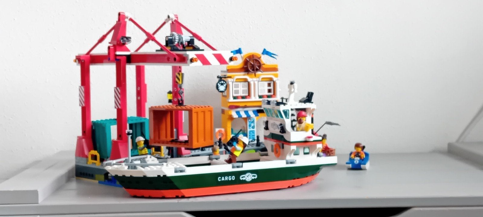 LEGO City 60422 Vrachtschip en Haven met Kraan