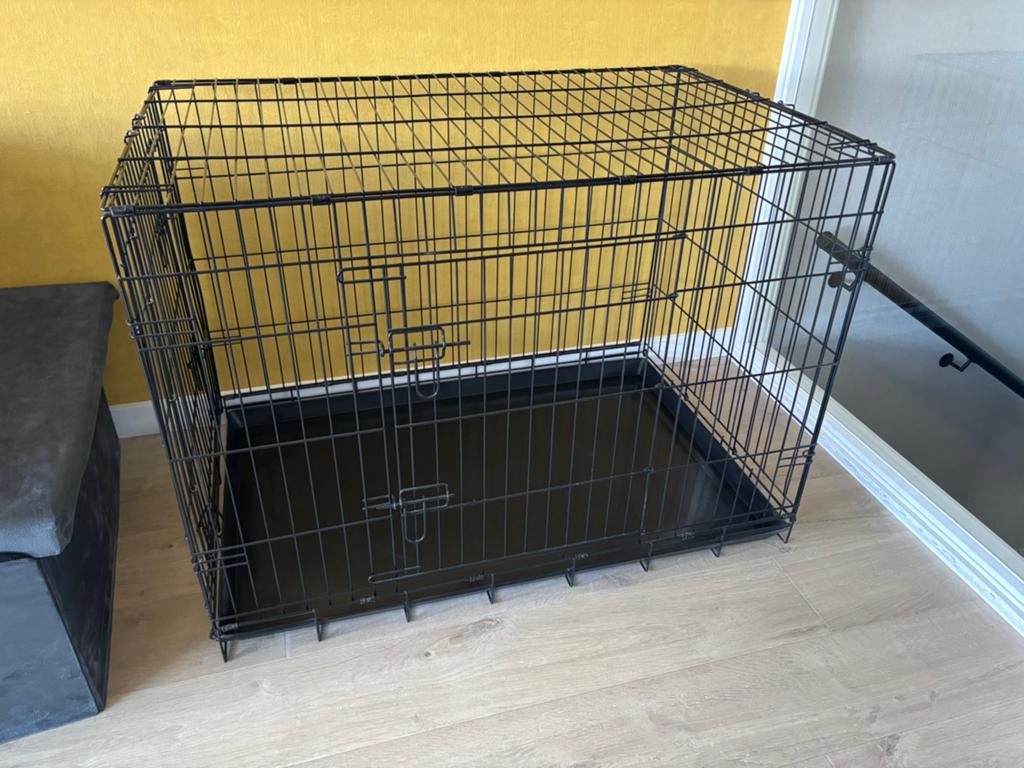 Bench te koop zwart afmeting cm105x76x68, Dieren en Toebehoren, Hondenhokken, Ophalen, Gebruikt, 65 tot 100 cm, Hondenhok
