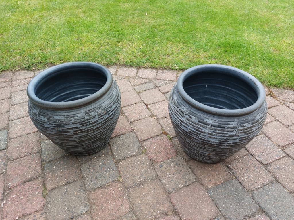 2 zeer mooie gedecoreerd bloempotten., Steen, Rond, Zo goed als nieuw, Minder dan 40 cm