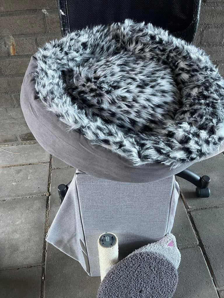 Kattenbed , krabpaal, Dieren en Toebehoren, Katten-accessoires, Ophalen, Zo goed als nieuw