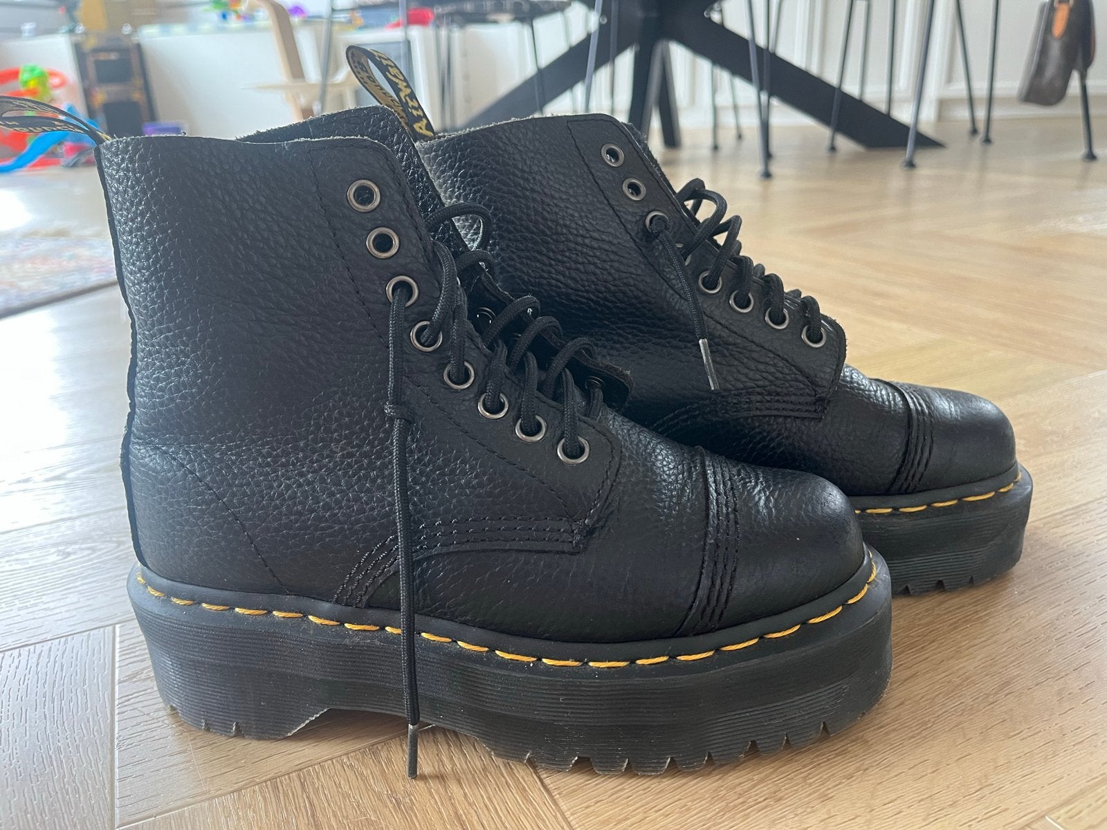 Dr. Martens Sinclair Platform Boots - Zwart Leer, Ophalen of Verzenden, Gedragen, Zwart, Lage of Enkellaarzen