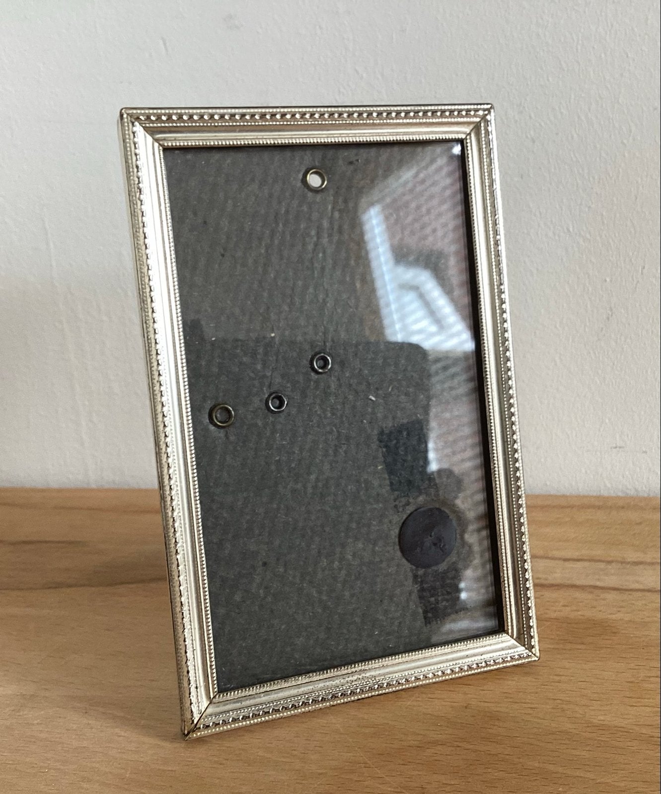 Zilverkleurige fotolijst, metaal, 14,3 cm hoog, vintage, Gebruikt, Ophalen of Verzenden, Fotolijst, Met glas