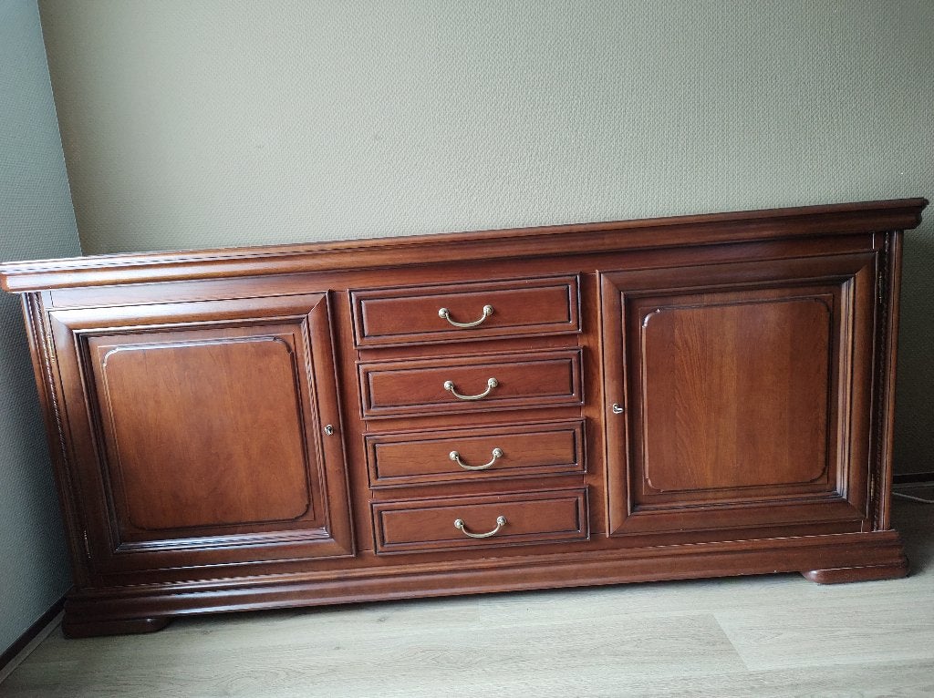 Foto 2 van Dressoir