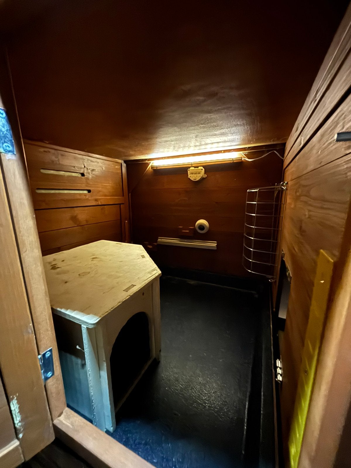 Marterproof konijnenhok met camera, licht, isolatie,rvs gaas, Ophalen, 110 cm of meer, Zo goed als nieuw, 90 cm of meer