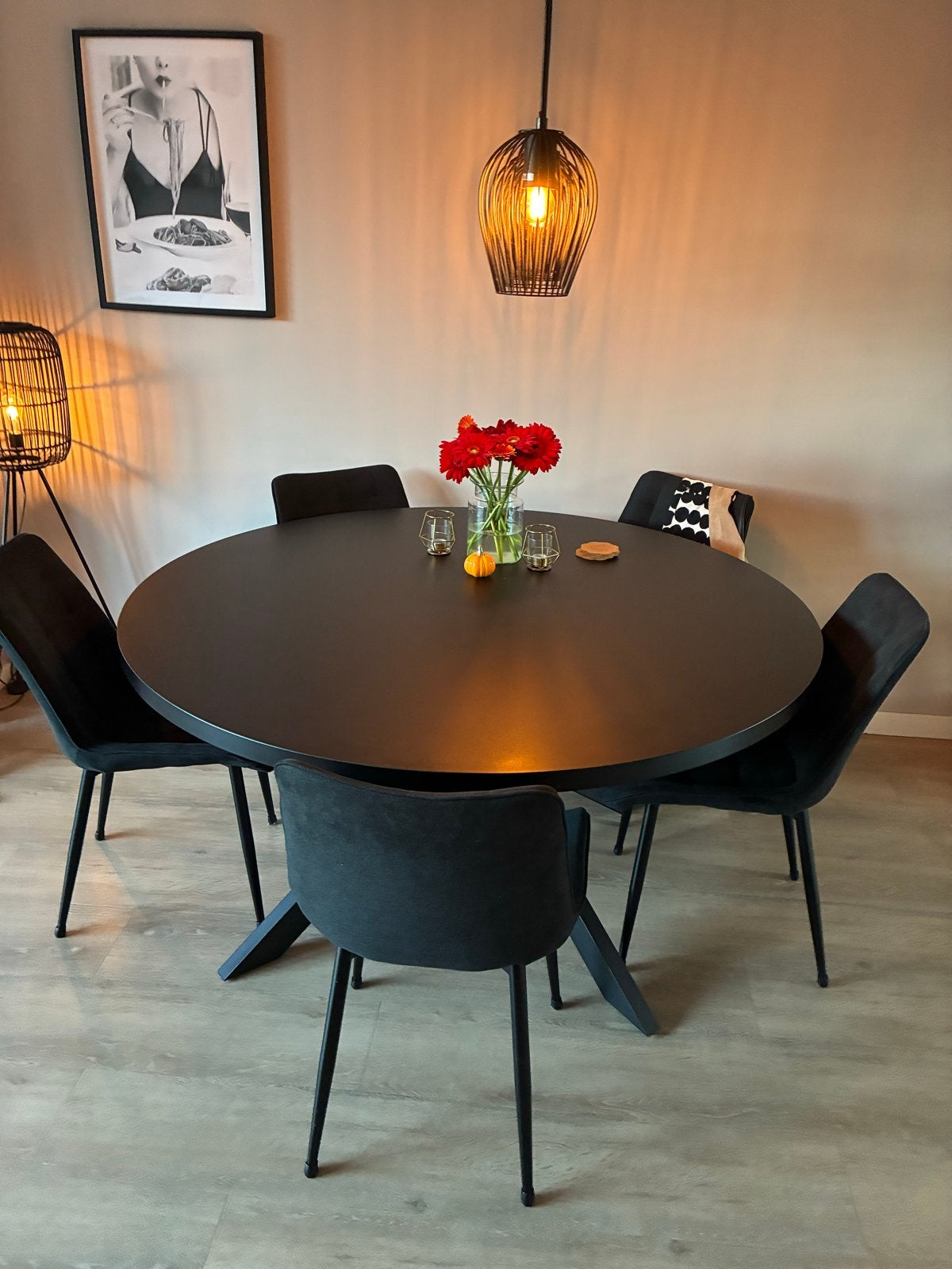 Zwarte ronde eettafel 150cm met metalen spinpoot, Ophalen, 100 tot 150 cm, Rond, Zo goed als nieuw