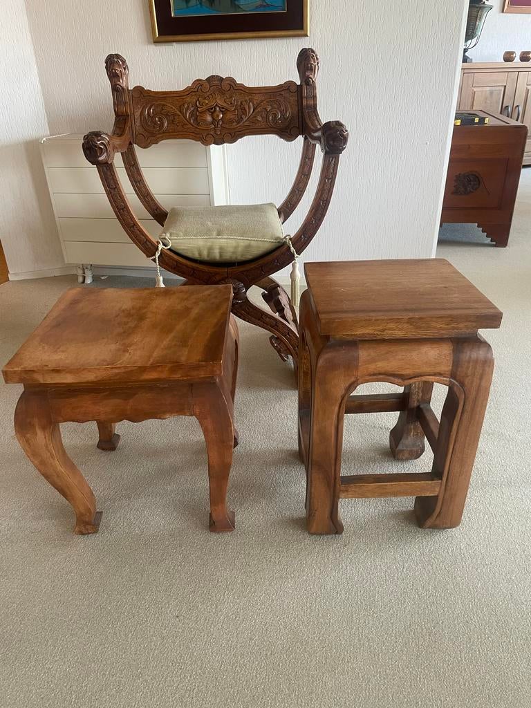 Twee houten bijzettafels, Huis en Inrichting, Tafels | Bijzettafels, Ophalen, Minder dan 45 cm, Minder dan 55 cm, Gebruikt