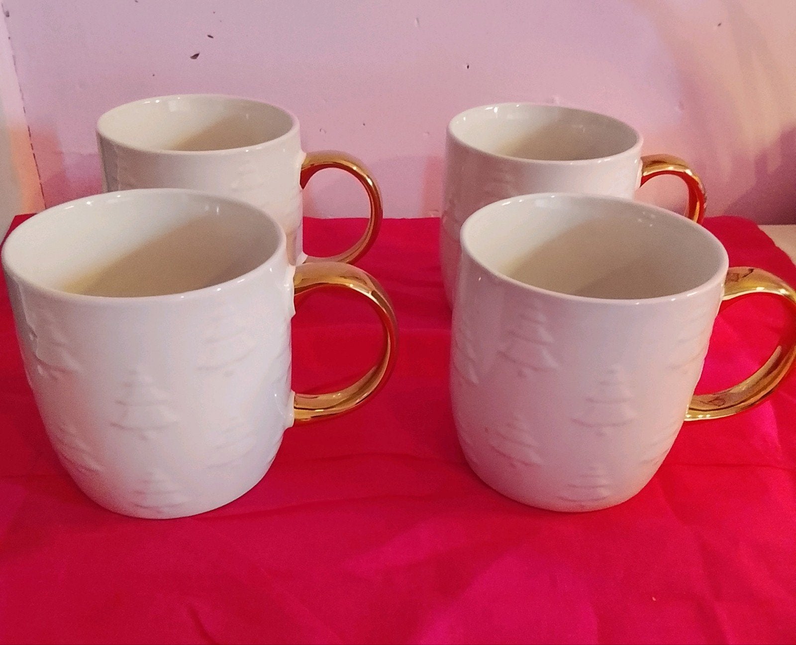 Set van 4 witte kerst bekers met kerstbomen en gouden oor, Diversen, Ophalen of Verzenden, Nieuw