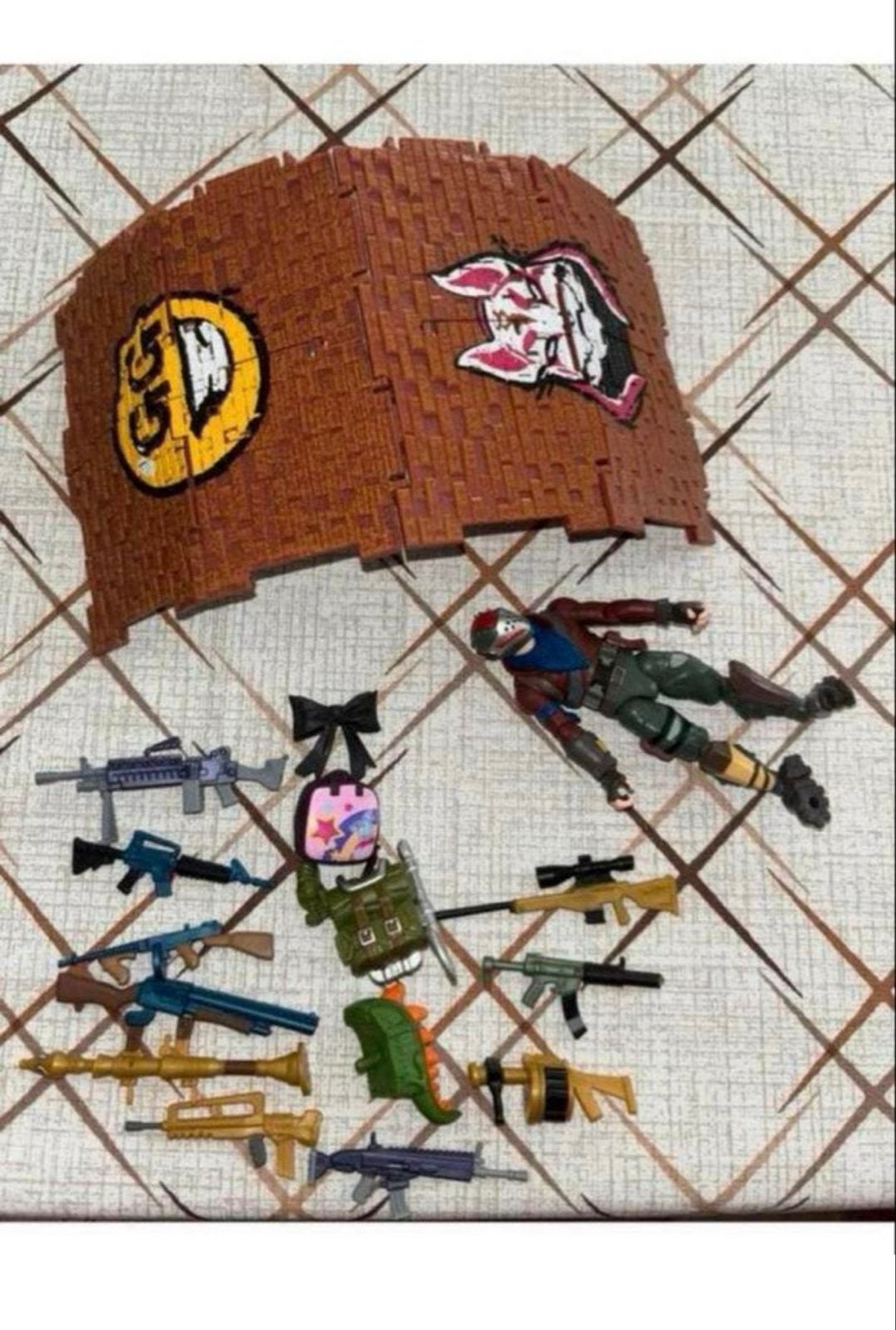 Fortnite figuur met wapens en bouwmuur, Ophalen of Verzenden, Gebruikt