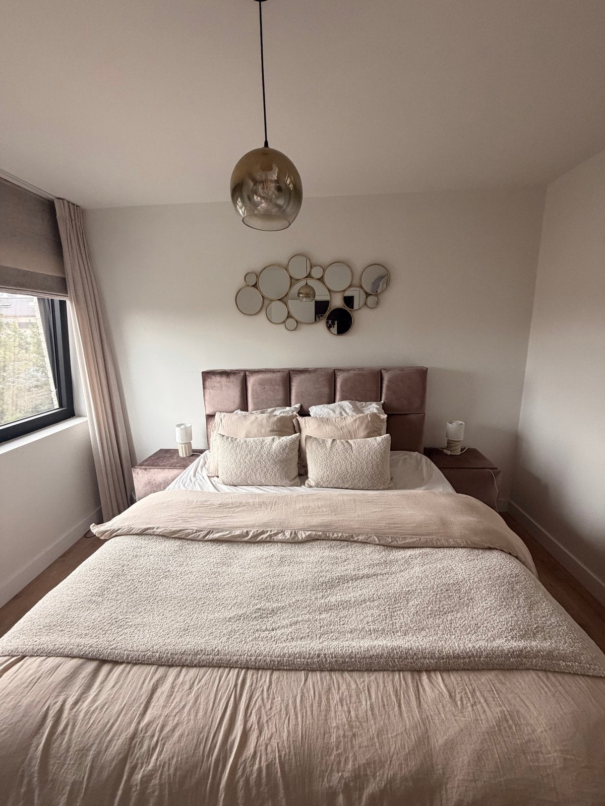 Tweepersoonsbed met gestoffeerd hoofdbord, Ophalen, Gebruikt, Bruin, Tweepersoons