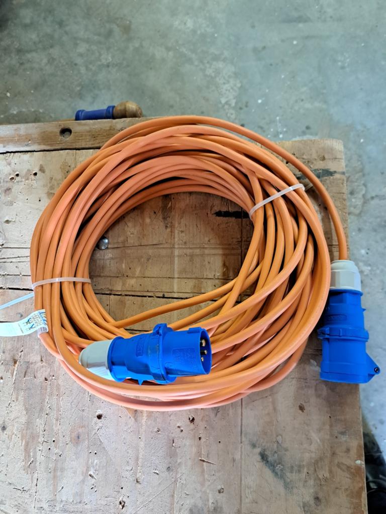 VERLENGKABEL VOOR CARAVAN OF CAMPER. OOK 2 X 400V KABEL., Caravans en Kamperen, Ophalen