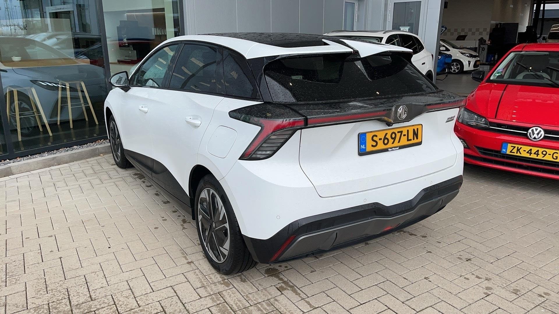 MG 4 64kWh Luxury Long Range | 1e-EIG | WLTP 435 KM | Navi |, Auto's, Gebruikt, Zwart, Wit, Origineel Nederlands
